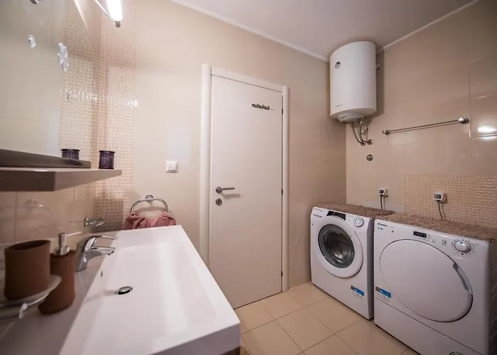 2 Bathrooms, Free Parking Spot, Prt Sea View Apartament *