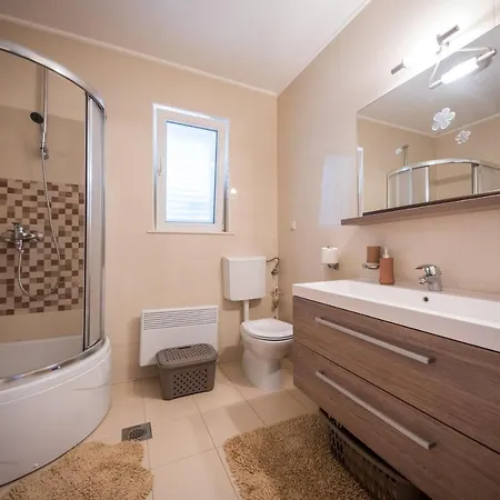 2 Bathrooms, Free Parking Spot, Prt Sea View Apartman